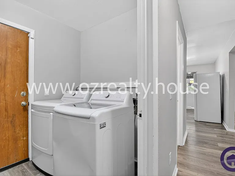 732 Coyne Ave — Photo 10