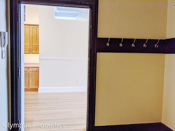 3rd image of 116 1/2 N Walnut St APT 1