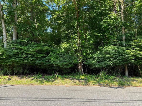  Sweezey Town Road, Middle Island, NY 11953