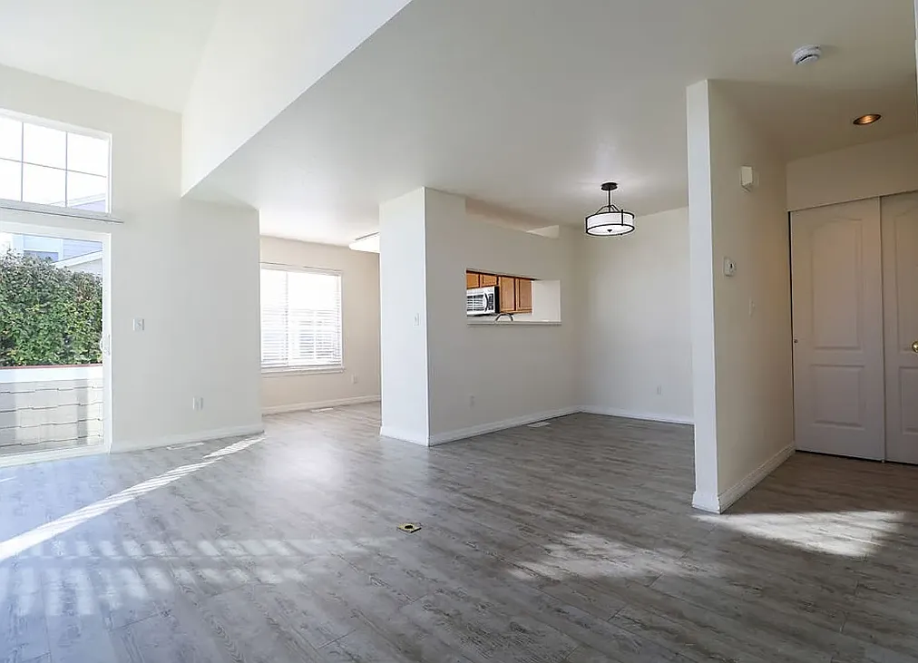 2 bed, 1.5 bath, 1726 sqft, $2,250 — Photo 1