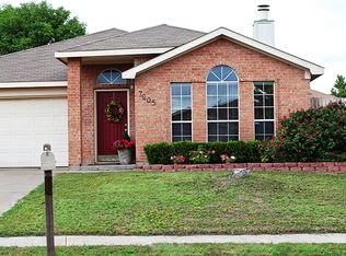 7205 Stonegate Dr, Benbrook, TX 76126