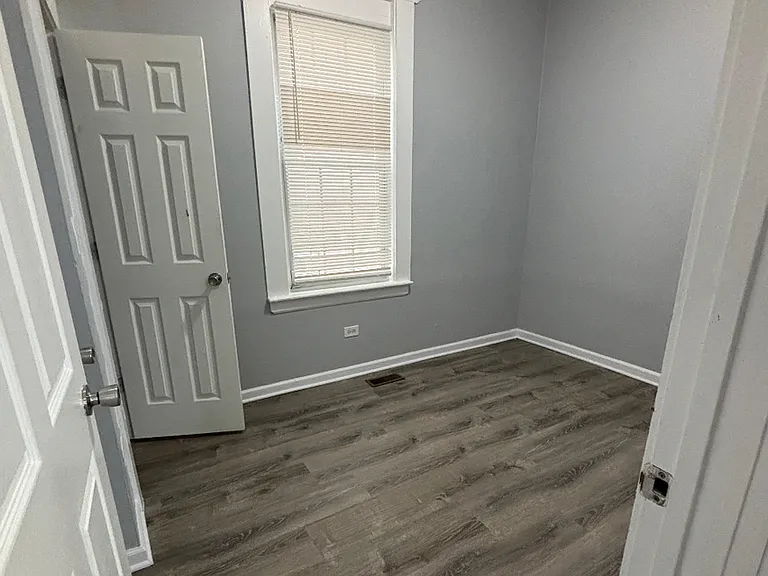 6949 S Woodlawn Ave — Photo 10