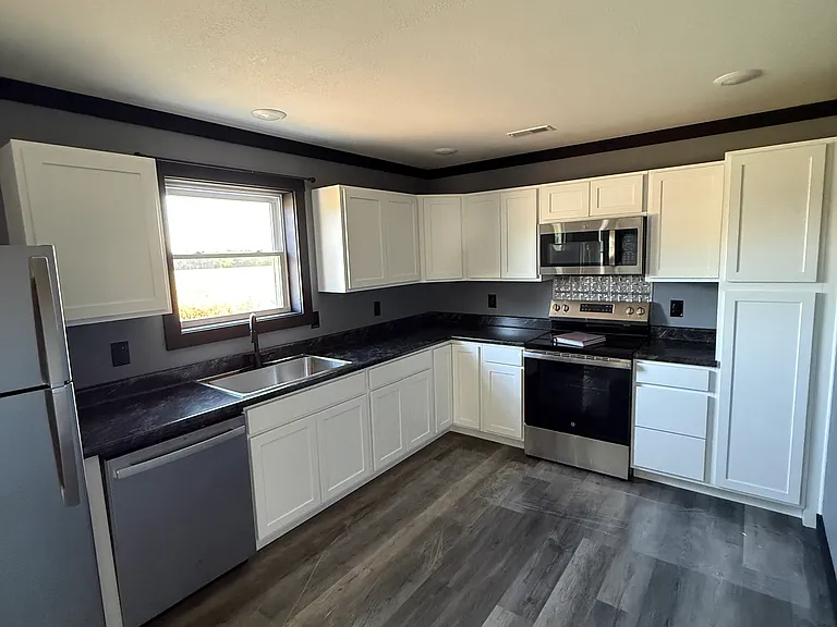 906 N 6th St #4 — Photo 4