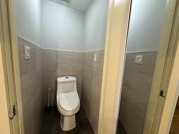 5th image of 349 Vernon Ave #3