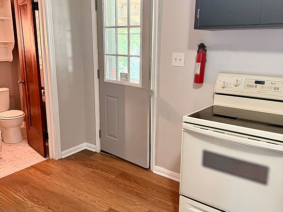 4th image of 915 3rd Ave S #6
