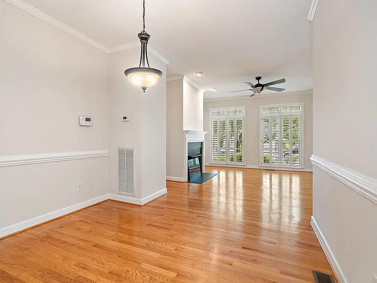 202 Greenview Dr — Photo 17