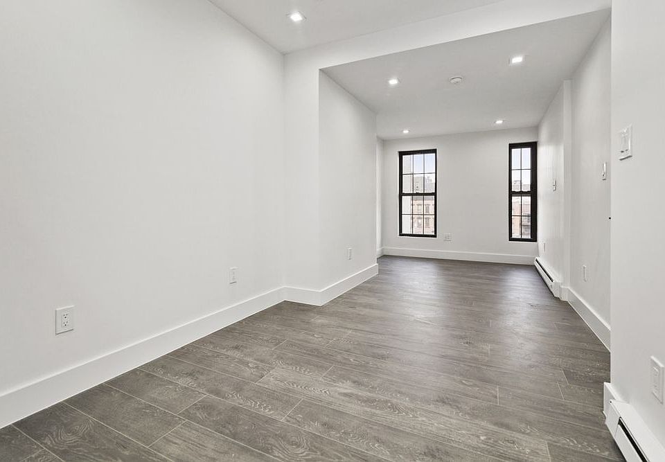1st image of 292 Hawthorne St APT 3L