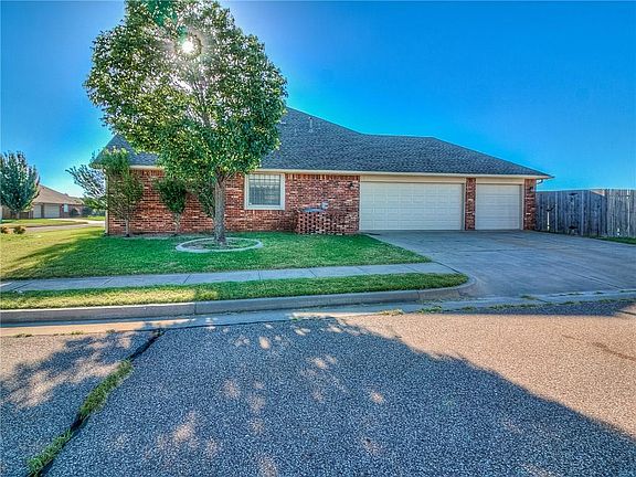 3rd image of 3608 SW 130th St