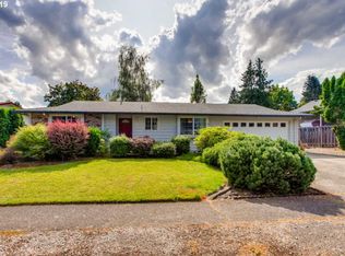 936 SE Sweetbriar Ln, Troutdale, OR 97060