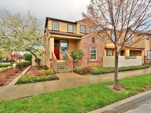 3073 Village Park Dr, Roseville, CA 95747