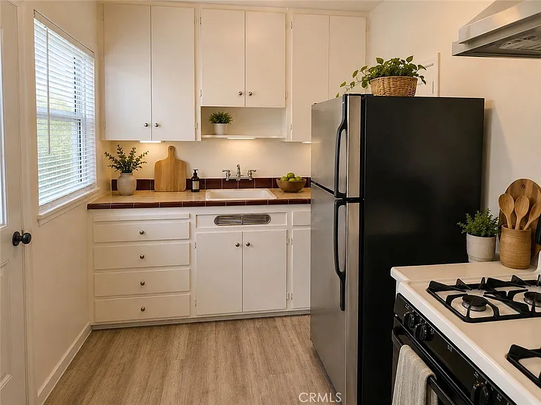 208 N Olive Ave — Photo 12