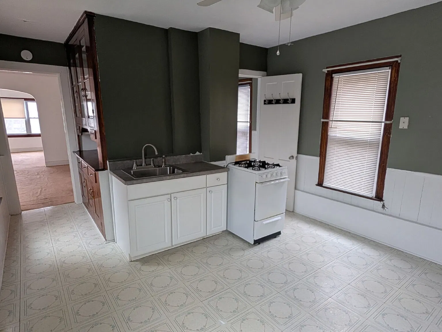 2 bed, 1.0 bath, $900 — Photo 2