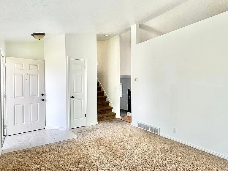 617 E Orangewood Ln — Photo 5