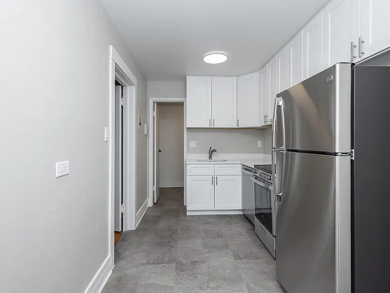 1069 N Pearl St — Photo 3