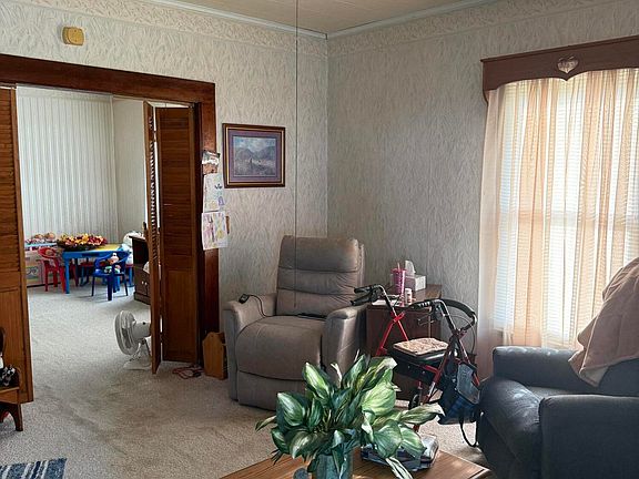 3rd image of 1013 W Boulevard St