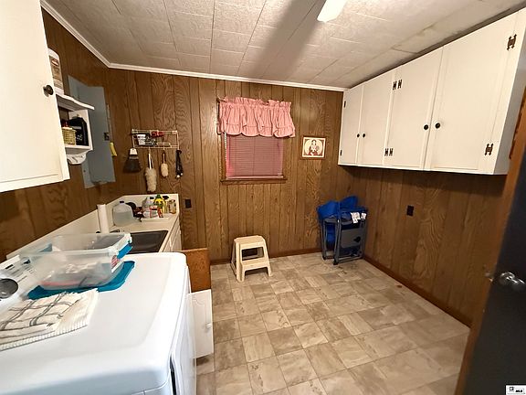 4th image of 4037 River Rd