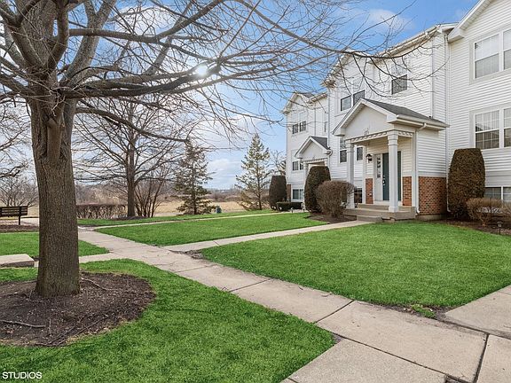 2nd image of 225 Holiday Ln #225
