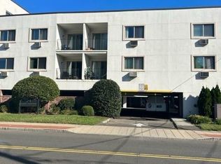 34 Crescent St APT 2E, Stamford, CT 06906