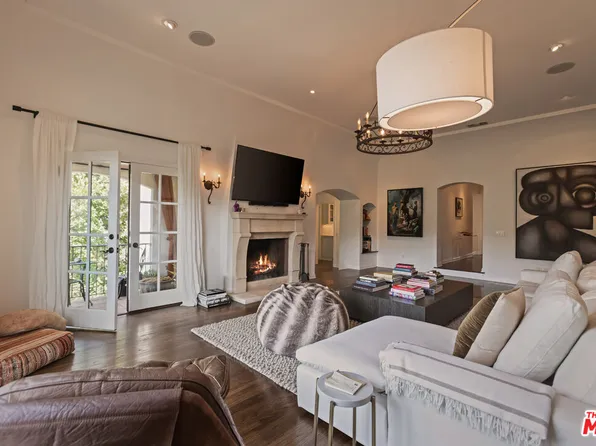 3145 La Suvida Dr, Los Angeles, CA 90068