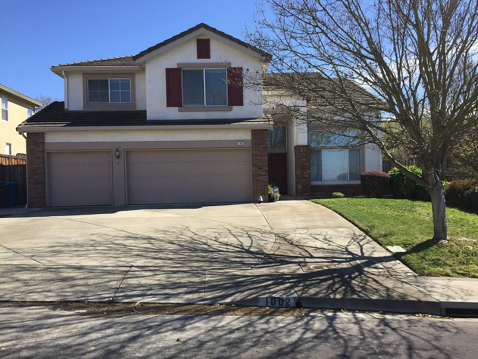 1002 Sandhurst Dr photo 1