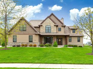 5275 Hopewell Ct, Bettendorf, IA 52722