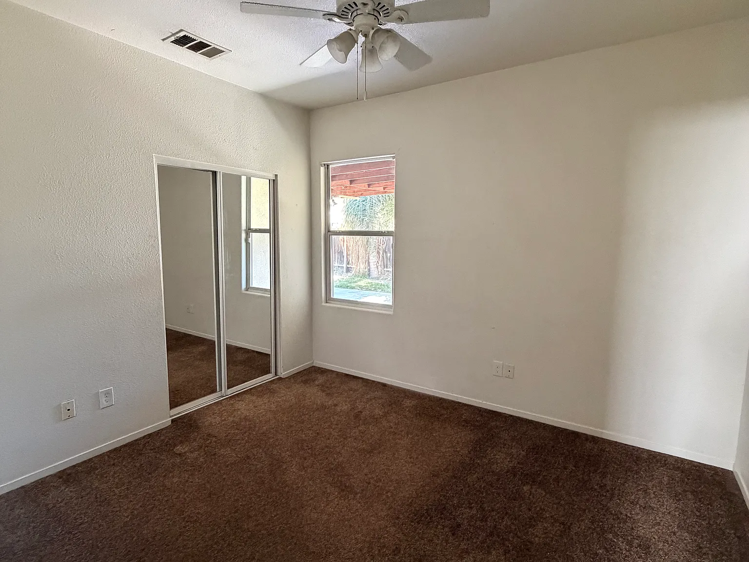 3 bed, 1279 sqft, $2,000 — Photo 4