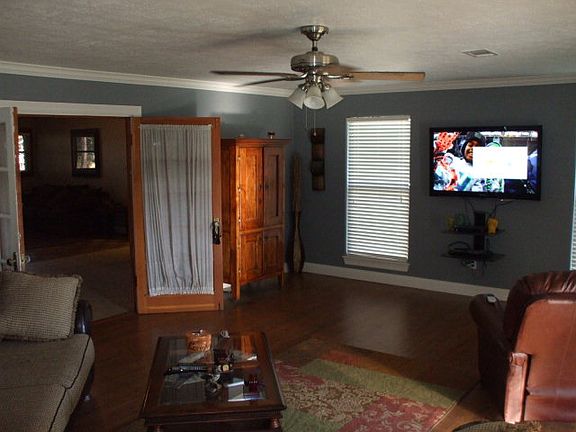 3rd image of 203 32nd St