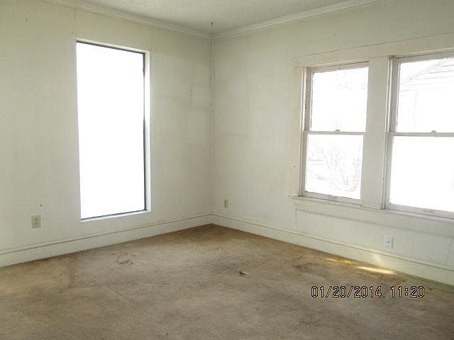 1st image of 2925 Meadowbrook Dr