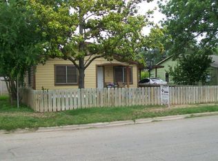 122 E Calera St, Uvalde, TX 78801