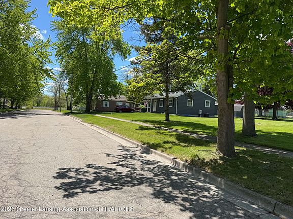 4th image of 402 Crossman St