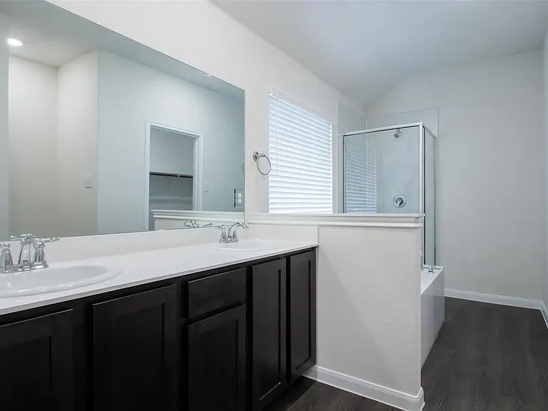 3936 Oak Creek Cir — Photo 10
