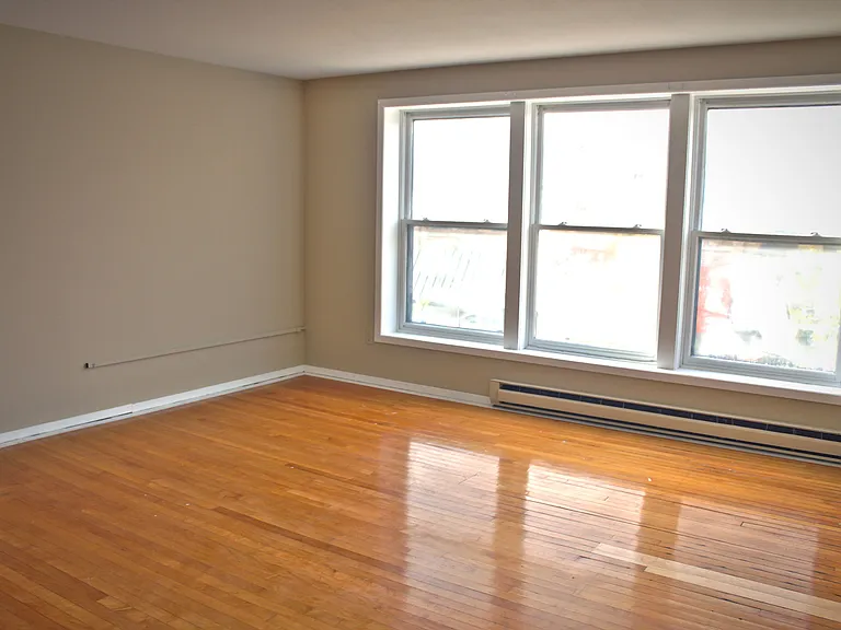 424 N Main St — Photo 1