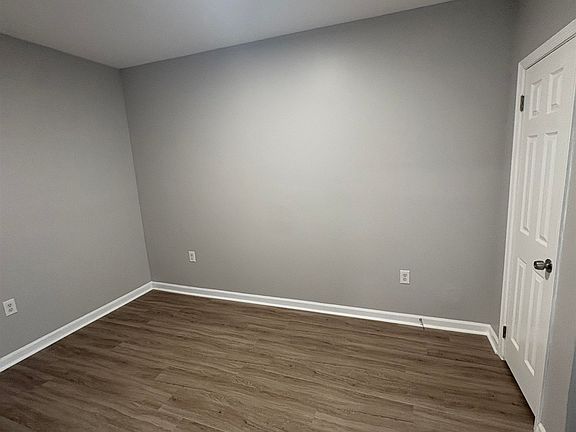 5th image of 180 Bayview Ave