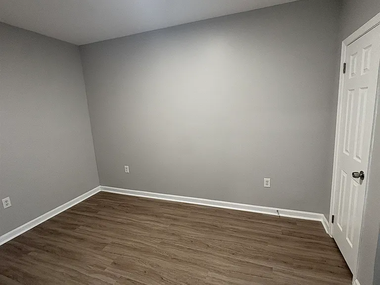 180 Bayview Ave — Photo 4