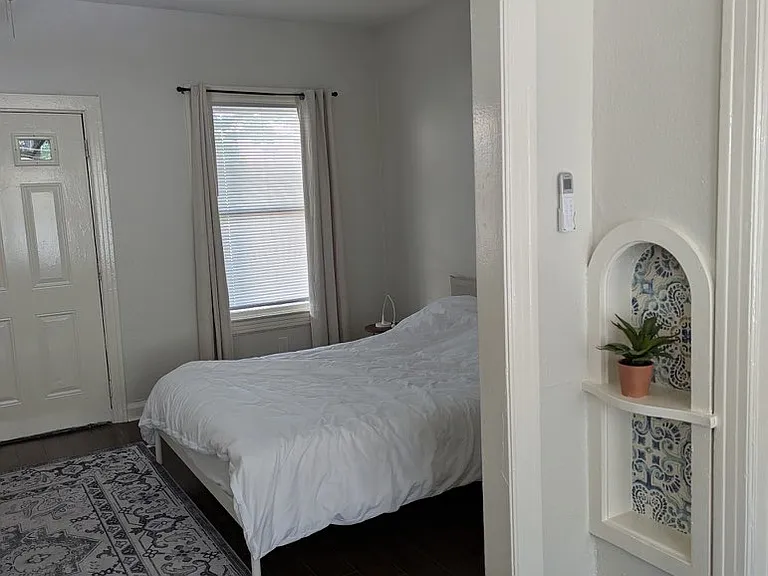 209 E Rosewood Ave #2 — Photo 3