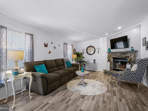 5th image of 110 Sharon Dr