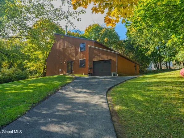 4 Hunting Ridge, Ravena, NY 12143