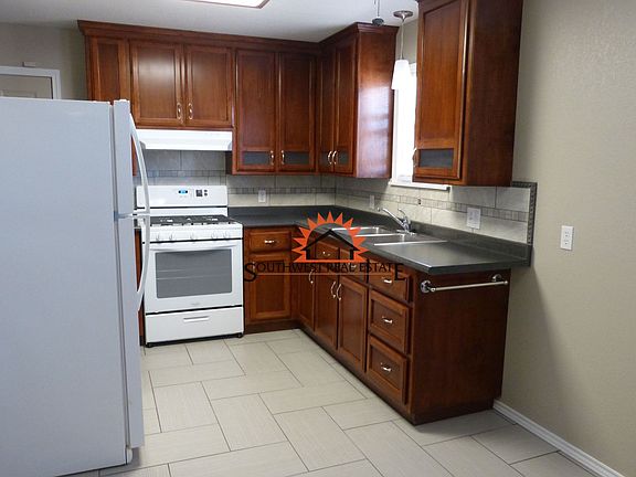 5th image of 419 E 4th St