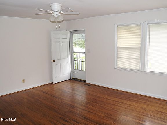 3rd image of 917 Simmons St
