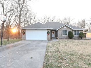 3599 N Del Lu Dr, Springfield, MO 65803