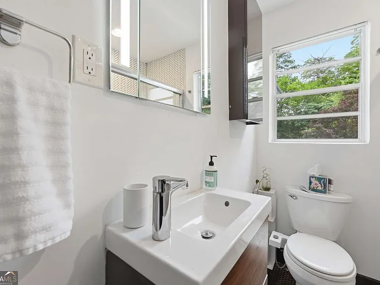 2240 Cheshire Bridge Rd NE #205 — Photo 13