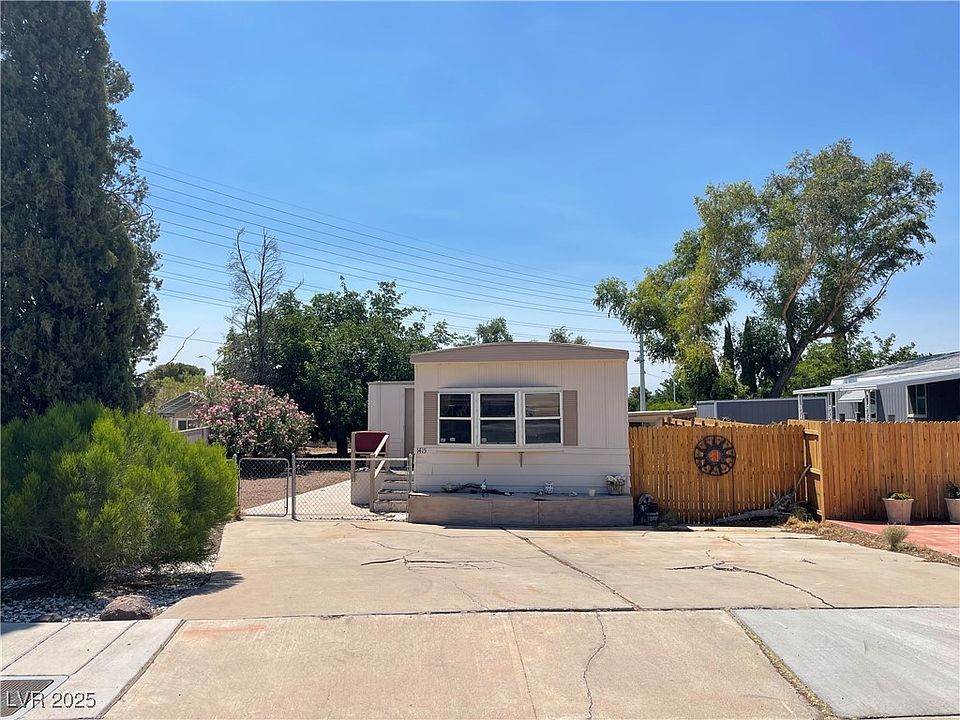 2nd image of 1415 Monterey Dr