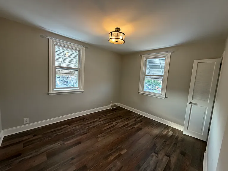 4701 Hartel Ave — Photo 7