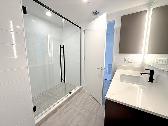 4th image of 125 NE 9th St #S