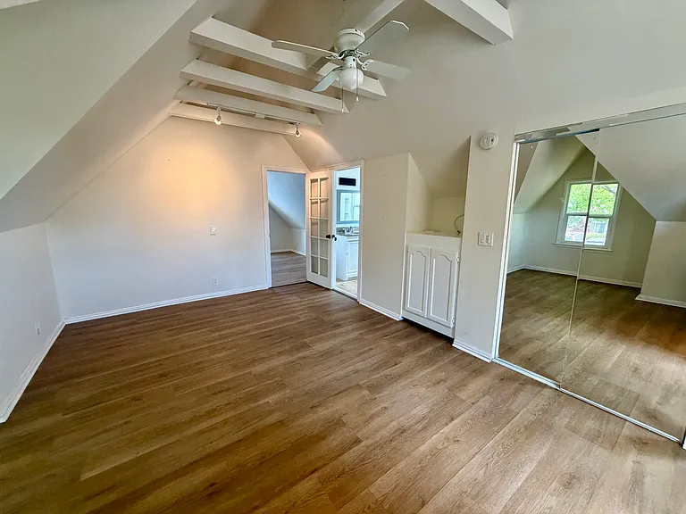 312 E Peace St — Photo 7
