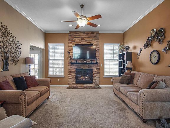 4th image of 7 Oakshire Dr W