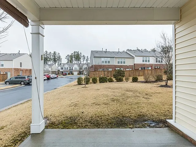 416 Charleville Ct — Photo 37