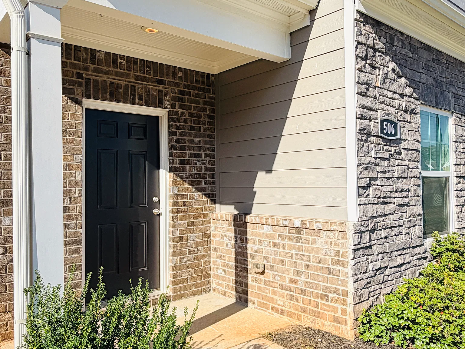 4 bed, 2.5 bath, 2421 sqft, $2,600 — Photo 3
