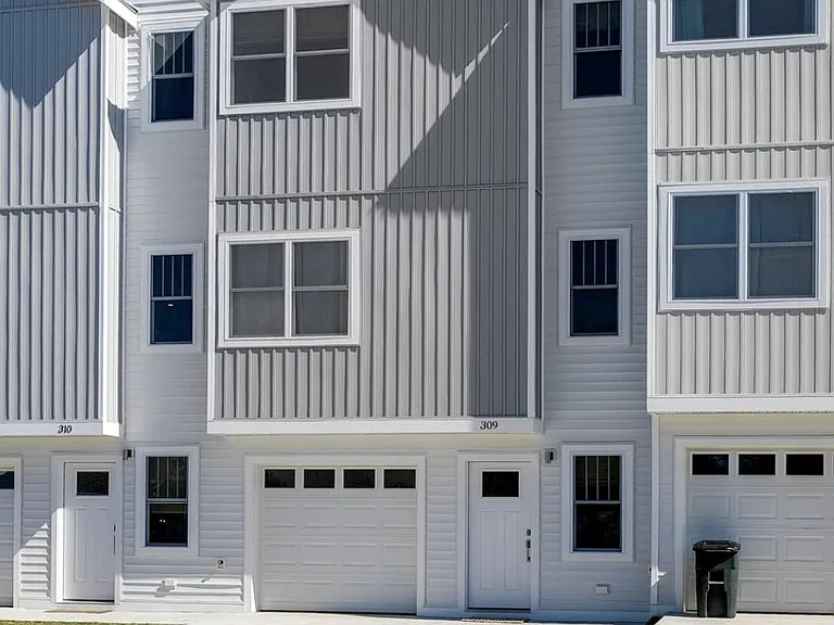 309 Douglas Ave — Photo 13