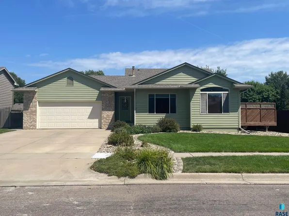 4208 E Steeple St, Sioux Falls, SD 57103